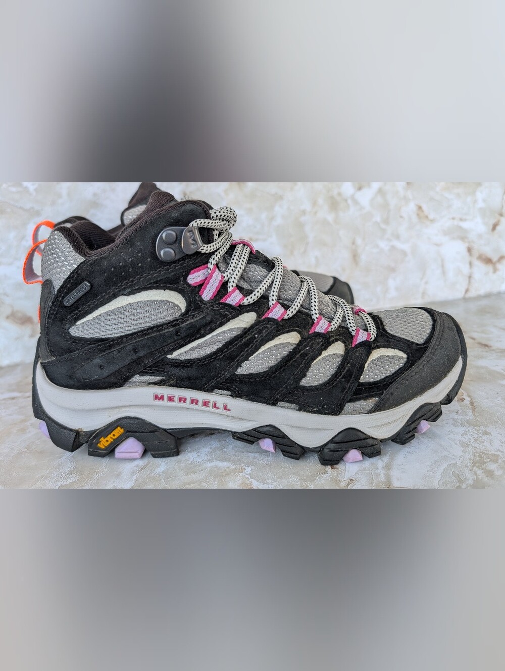 Merrell Women's Moab 3 Mid Waterproof Hiking Boot Sz 7.5 Women.